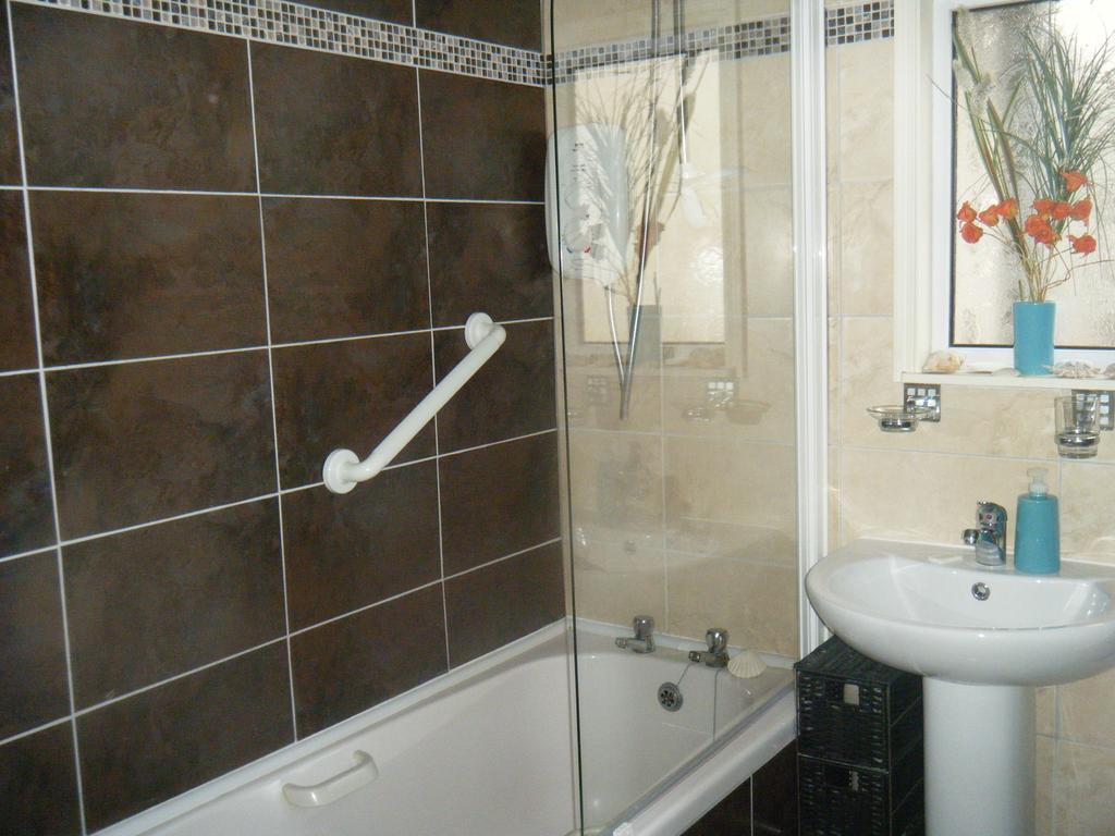 Double Room Private External Bathroom,326517526:JPEG
